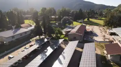 El campus que se convirtió en un laboratorio energético: así genera un tercio de su propia electricidad
