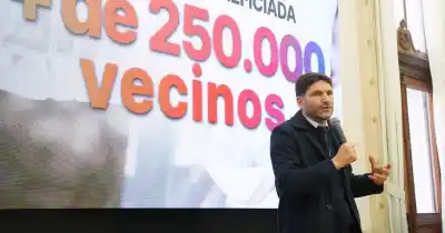 Pullaro abrió los sobres del Acueducto Gran Rosario y lanzó una frase que sorprendió a todos