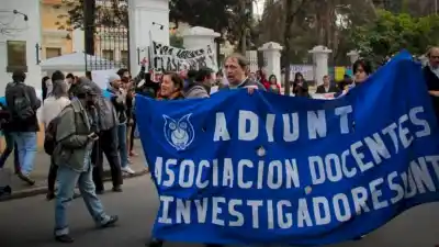 ADIUNT adhiere al paro nacional universitario de 72 horas con protesta frente al Rectorado