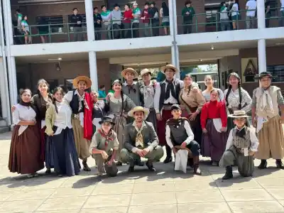 Desfile gaucho, danzas y acto central: Monteros festeja el Día de la Tradición