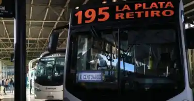 Atención pasajeros: la línea 195 que une La Plata con Capital sufrirá cambios drásticos en sus recorridos