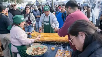 Más de 20 kilos de sabor: el tamal gigante que sorprendió en El Patio del Poncho