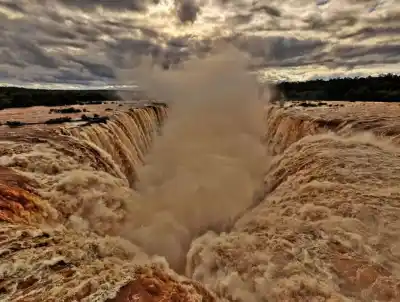 Impresionante caudal en las Cataratas: supera los 8 millones de litros por segundo