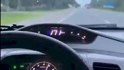 Conductor de Bella Vista filmaba maniobras peligrosas a más de 170 km/h con su hijo sin protección