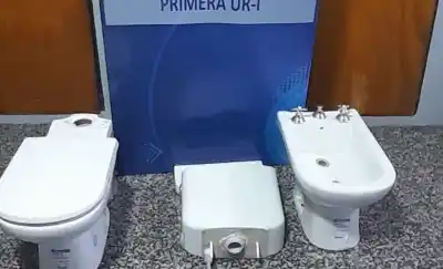 Robó los sanitarios de la obra donde trabajaba y lo atraparon por las cámaras
