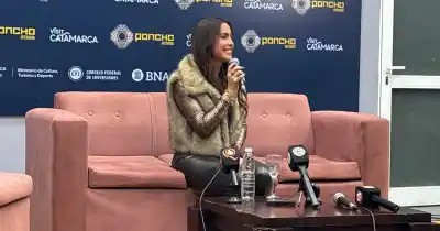 Loy Carrizo emocionó en el Poncho y lanzó: "Es un orgullo llevar el mensaje de la mujer y el paisaje de Catamarca"