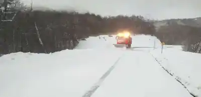 Nieve y hielo: el Paso Cardenal Samoré sigue cerrado y hay rutas con cadenas obligatorias