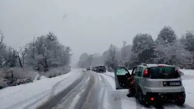 Bariloche bajo nieve: piden no salir de casa salvo que sea urgente