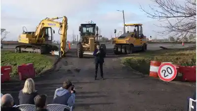 Pullaro abrió sobres por obras millonarias y lanzó: "Tenemos los recursos para pagar sin demoras"