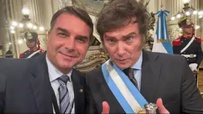 El gesto que agita la región: Milei ya pisa Brasil para apuntalar a Flavio Bolsonaro