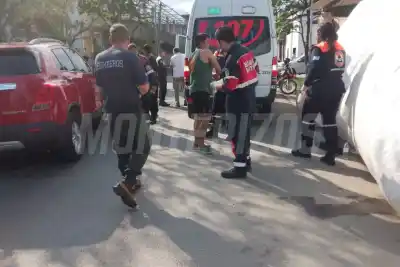 Una mujer hospitalizada con fractura expuesta tras un accidente en una esquina de Monteros