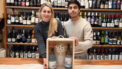 En un garaje de Viedma y sin viñedos propios: la pareja que desafía a la industria del vino en la Patagonia