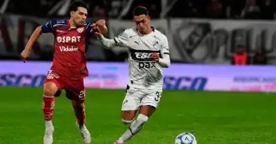 Sobre el final: el insólito gol en contra y el VAR que marcó el empate de Platense y Unión