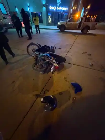 Se llevaba el sábado por delante: el choque que mandó a un motociclista al hospital en la avenida Gatica