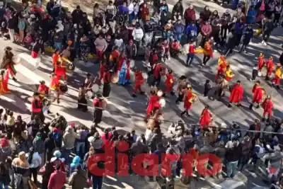 El emotivo desfile que paralizó Santiago: miles de vecinos celebraron los 473 años de la Madre de Ciudades