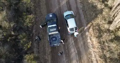 Lo pillaron faenando un caballo en una finca abandonada: buscan al cómplice que huyó
