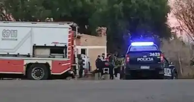Perdió el control, atravesó una tranquera y volcó contra una casa: tres mujeres heridas