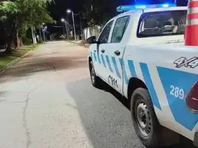 Vecinos hartos denunciaron a dos sujetos y la policía los detuvo en San Juan Bautista