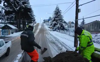 El zigzag que sigue siendo un dolor de cabeza: solo una calle sigue cerrada en Bariloche tras la nevada