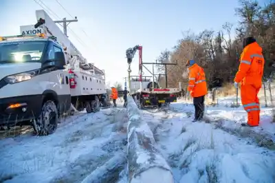 Cambiaron postes viejos por nuevos y mejoraron el servicio eléctrico en Tolhuin