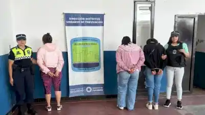 Frustran intento de robo en supermercado y aprehenden a tres mujeres