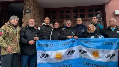 Scaloni y un encuentro que va más allá del fútbol: excombatientes de Malvinas lo visitaron en Pujato