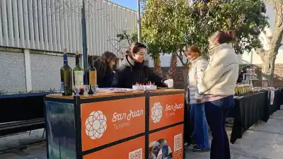 Sopaipillas y mate cocido gratis: así se despide San Juan de los turistas este fin de semana