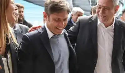 Kicillof insiste con la reelección indefinida de intendentes y abre el juego en la Legislatura