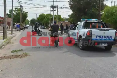 Dos motos chocaron en Añatuya y uno de los conductores terminó en terapia intensiva