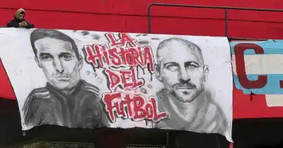 Newell's homenajeó a sus cracks de la selección con banderas que emocionaron al Coloso