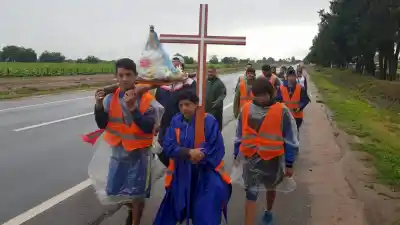 Miles de peregrinos inician caminata hacia la Virgen del Valle en Catamarca