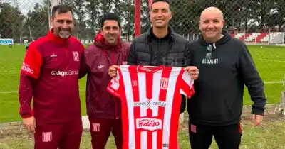Scaloni sorprendió en Casilda: fue a ver juveniles de Matienzo y recibió un regalo especial