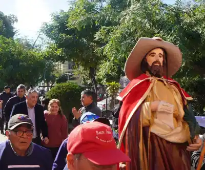 El intendente Nediani se sumó a la multitudinaria fiesta de Santiago Apóstol en La Banda