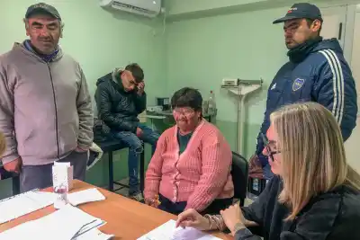 Vecinos de Juan Llerena y La Toma recibieron asesoramiento clave del Gobierno