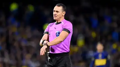 El réferi que atormenta a Boca: Roldán vuelve a cruzar el camino del Xeneize