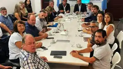 Salud en Santa Fe: un gremio aceptó la oferta y el otro llamó a un paro con movilización
