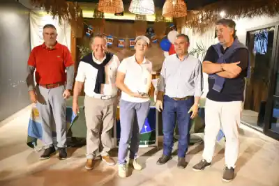 El detalle que marcó la entrega de premios del Torneo de Golf "Madre de Ciudades"
