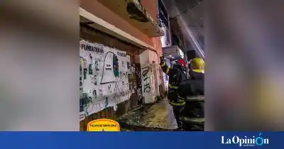 Se desprendió parte de un comercio en pleno centro de Río Gallegos y tuvieron que intervenir los bomberos
