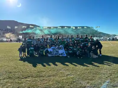 Histórico: Camioneros aplastó a Oeste y se coronó campeón invicto de la Primera B