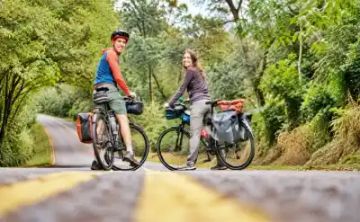 De Suiza a Misiones en dos ruedas: la historia de amor y pedal que cruzó el Atlántico
