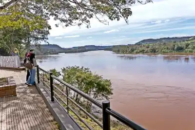 El río Uruguay da un respiro, pero las lluvias amenazan con complicar todo otra vez