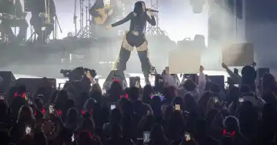 Cazzu encendió el Escenario Mayor del Poncho: ¿qué pasó en su debut en Catamarca?