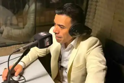 Alejandro Véliz reveló en LV11 los secretos de su show y anticipó un proyecto que sorprenderá a todos