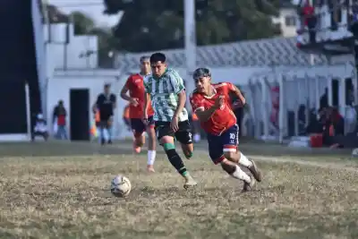 El Rojo de Villa Alem sale con todo: el once confirmado para cerrar la fase inicial en casa