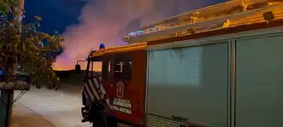 Incendio intencional en Yerba Buena obliga a evacuación masiva