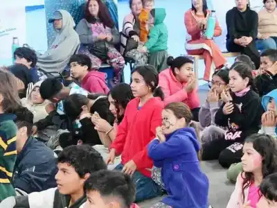 Cerraron las vacaciones con cine y una charla que dejó helados a los chicos del circuito cinco