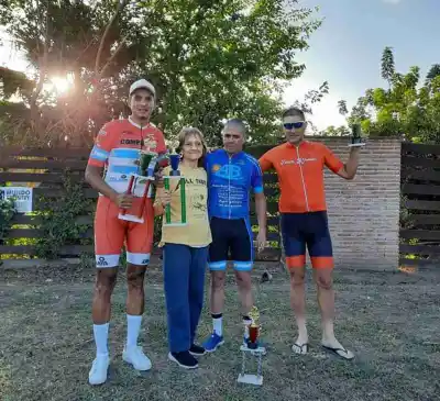El monterizo Carlos Castillo celebró junto a mamá en la “Doble Mariño”