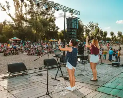 Agenda infantil en Pampayasta Sud: yoga, kermés y fiesta para los más chicos
