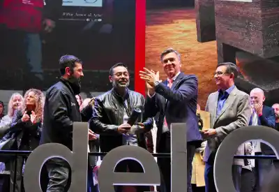 Luces, drones y esculturas: el cierre de la Bienal que dejó a todos sin palabras