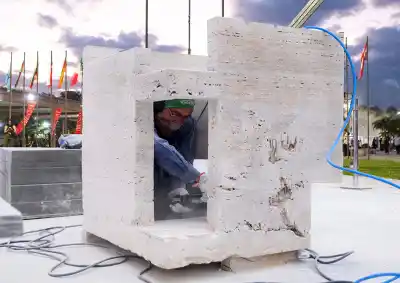 El escultor chileno que se llevó el máximo galardón en la Bienal y confesó: "Ya me sentía premiado"